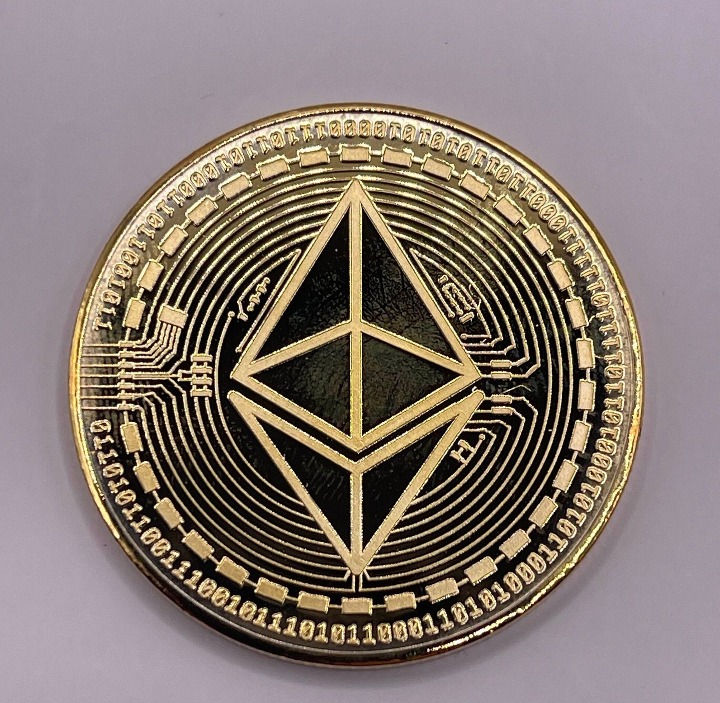 Exclusive Gold Ethereum Coin - Commemorative Physical Cryptocurrency, Collector's Must-Have, Thoughtful Gift for Blockchain Admirers